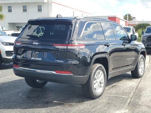 2025 Jeep Grand Cherokee Laredo