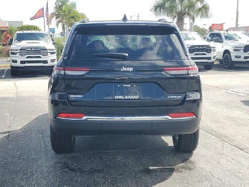 2025 Jeep Grand Cherokee Laredo