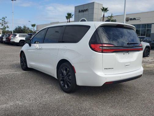2026 Chrysler Pacifica L