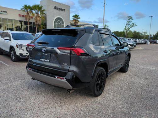 2022 Toyota RAV4 Hybrid SE
