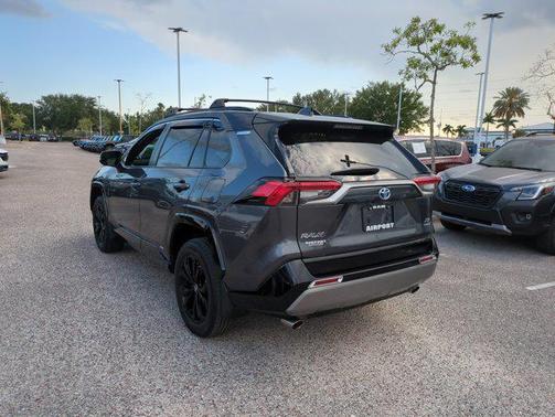 2022 Toyota RAV4 Hybrid SE