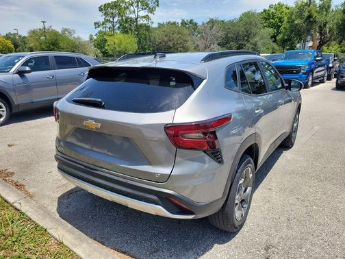 Sterling Gray Metallic 2025 Chevrolet Trax LT