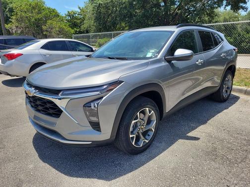 Sterling Gray Metallic 2025 Chevrolet Trax LT