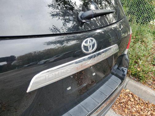 2013 Toyota Highlander SE