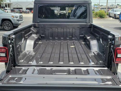 2025 Jeep Gladiator Sport S
