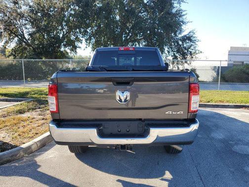 2024 RAM 2500 Tradesman Crew Cab 4x4 6'4' Box