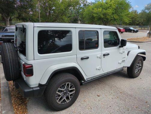 2024 Jeep Wrangler 4-Door Sahara 4x4