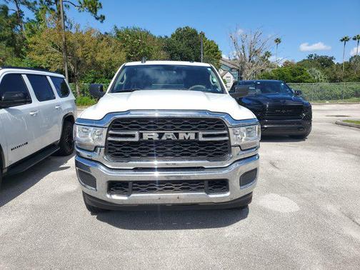 2020 RAM 2500 Tradesman Crew Cab 4X4 6'4' Box