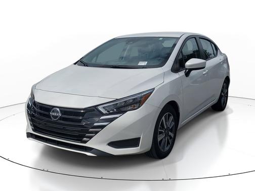 Aspen White Tricoat 2025 Nissan Versa 1.6 SV
