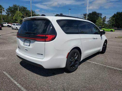 2026 Chrysler Pacifica Limited
