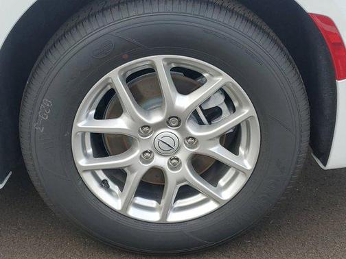 Bright White Clearcoat 2026 Chrysler Pacifica L