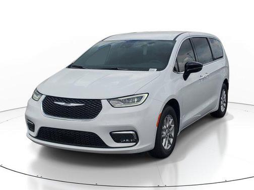 Bright White Clearcoat 2026 Chrysler Pacifica L