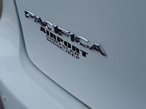 Bright White Clearcoat 2026 Chrysler Pacifica L