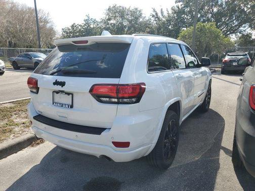 2022 Jeep Grand Cherokee Laredo
