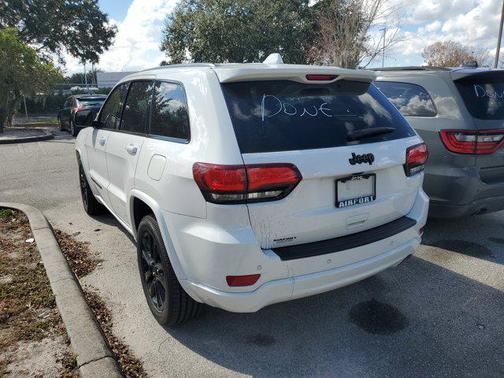 2022 Jeep Grand Cherokee Laredo