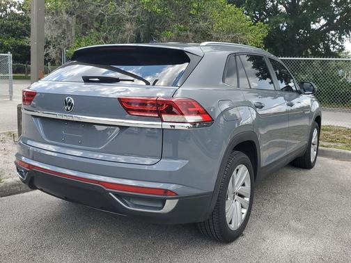 Platinum Gray Metallic 2020 Volkswagen Atlas Cross Sport 2.0T SE w/Technology