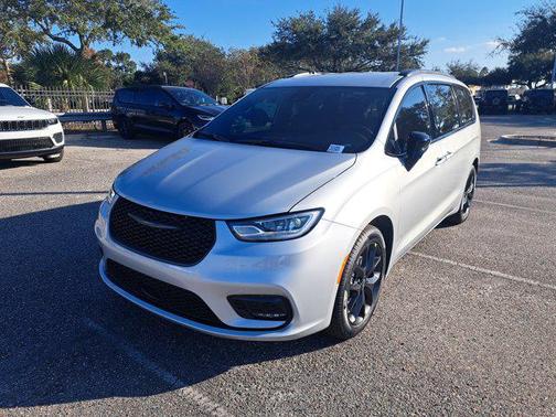 2026 Chrysler Pacifica L