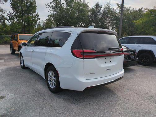 2022 Chrysler Pacifica Touring L