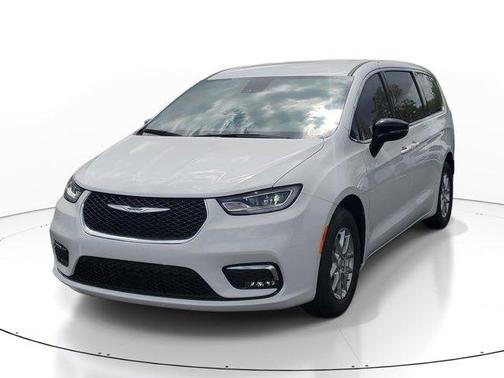 Bright White Clearcoat 2026 Chrysler Pacifica L