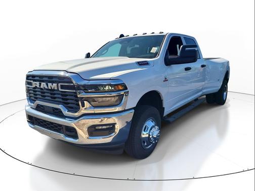Bright White Clearcoat 2026 RAM 3500 Tradesman Crew Cab 4x4 8' Box