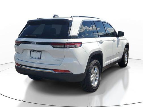 Bright White Clearcoat 2025 Jeep Grand Cherokee Laredo