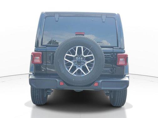 Black Clearcoat 2025 Jeep Wrangler 4-Door Sahara 4x4