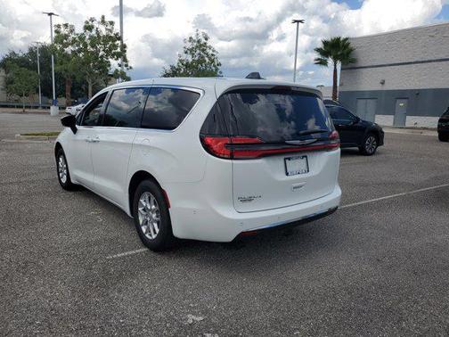 2025 Chrysler Pacifica L