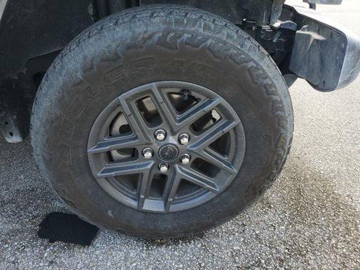 41 2025 Jeep Gladiator Sport S