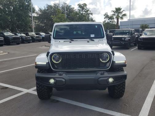 Bright White Clearcoat 2025 Jeep Gladiator Willys