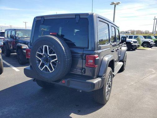 2025 Jeep Wrangler 4-Door Sahara 4x4