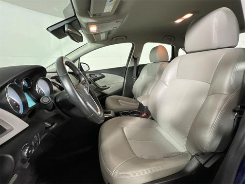 Photo 5 of 34 of 2013 Buick Verano Convenience