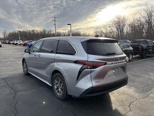 2021 Toyota Sienna LE