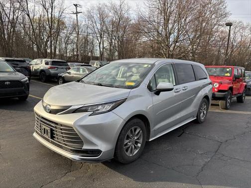 2021 Toyota Sienna LE