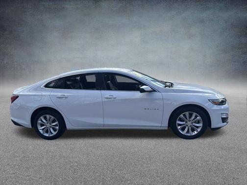 Summit White 2022 Chevrolet Malibu LT