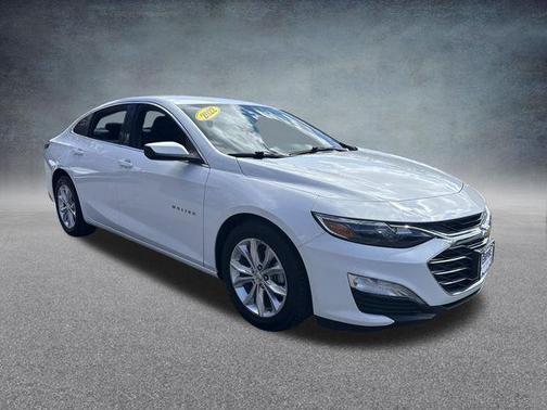 Summit White 2022 Chevrolet Malibu LT