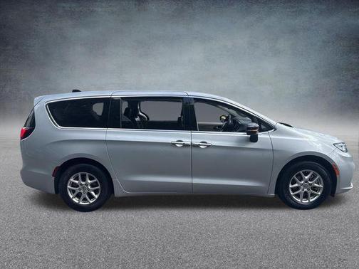Silver Mist Clearcoat 2024 Chrysler Pacifica Touring-L