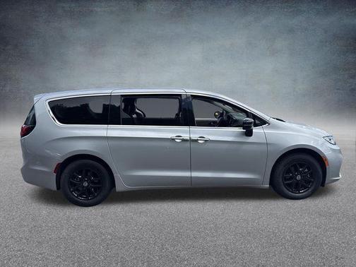 Silver Mist Clearcoat 2024 Chrysler Pacifica Touring-L