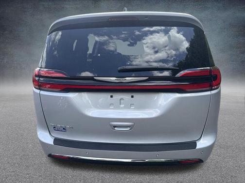 Silver Mist Clearcoat 2024 Chrysler Pacifica Touring-L