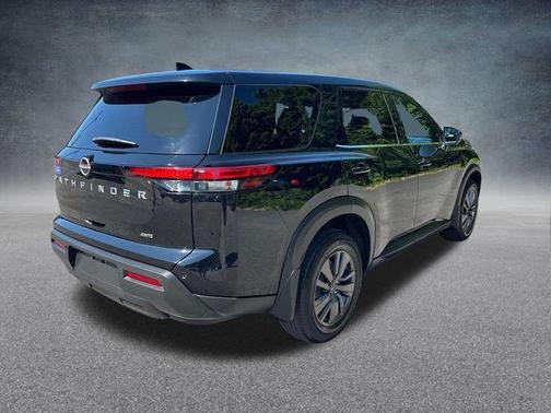 2022 Nissan Pathfinder S