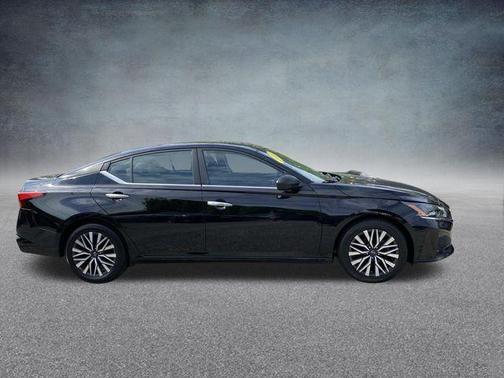 Super Black 2024 Nissan Altima 2.5 SV