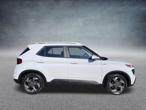 2022 Hyundai VENUE SEL