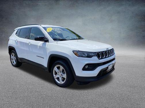 Bright White Clearcoat 2024 Jeep Compass Latitude
