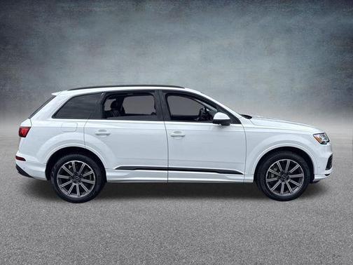 Glacier White Metallic 2023 Audi Q7 45 Premium Plus