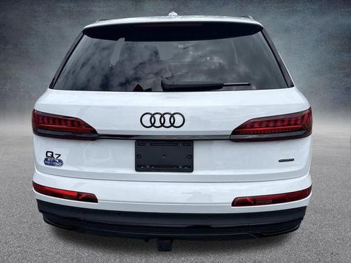Glacier White Metallic 2023 Audi Q7 45 Premium Plus