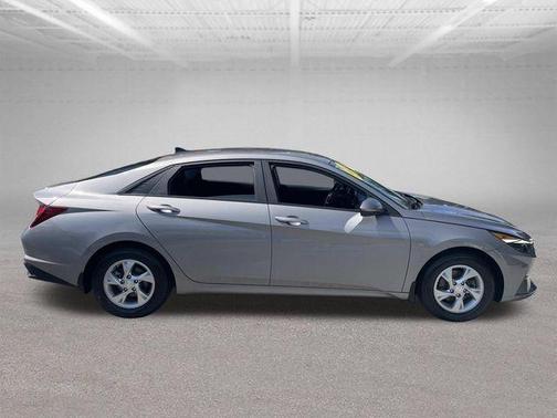 Metal 2023 Hyundai ELANTRA SE