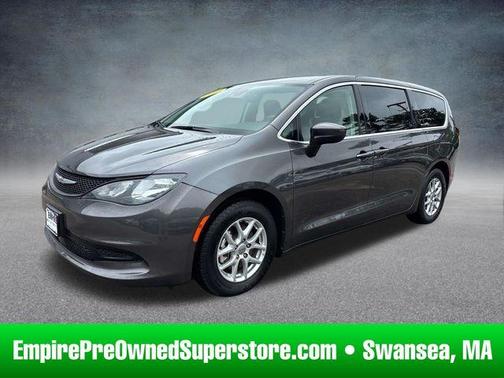 Crystal Metallic 2023 Chrysler Voyager LX