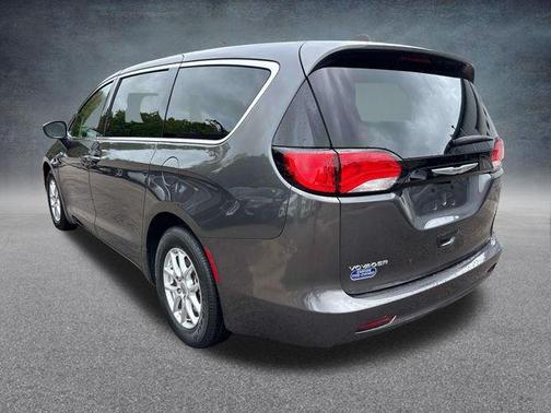Crystal Metallic 2023 Chrysler Voyager LX