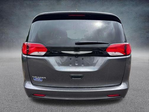 Crystal Metallic 2023 Chrysler Voyager LX