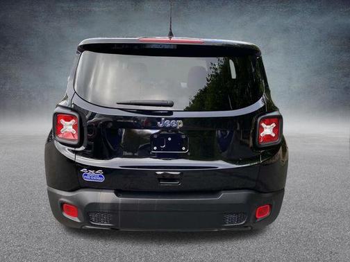 Black Clearcoat 2023 Jeep Renegade Latitude