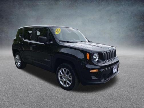Black Clearcoat 2023 Jeep Renegade Latitude